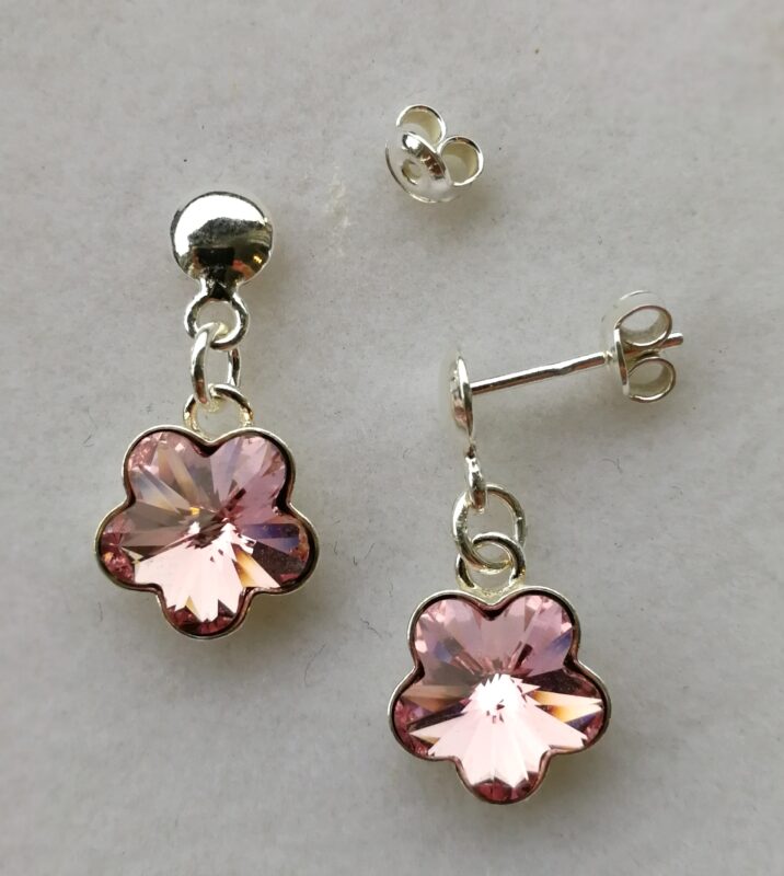Cercei tija cu agatatoare argint si cristale Swarovski Flower